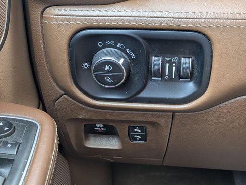 Used 2019 RAM 1500 Limited RWD image 21