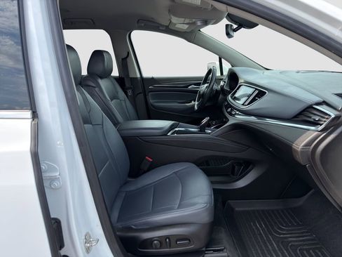 Used 2020 Buick Enclave Essence image 29