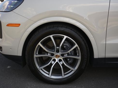 Certified 2026 Porsche Cayenne AWD/4WD image 37