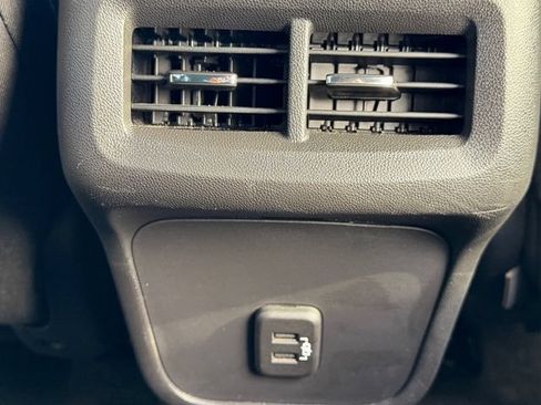 Used 2024 Chevrolet Equinox LT FWD image 16