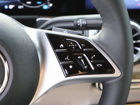 New 2026 Mercedes-Benz GLB 250 4MATIC image 33