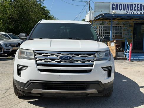 Used 2019 Ford Explorer XLT FWD image 3