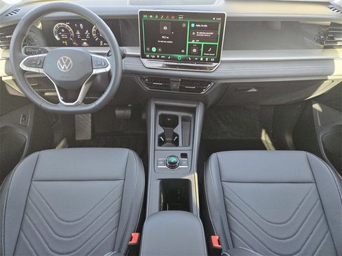 New 2026 Volkswagen Tiguan SE image 21