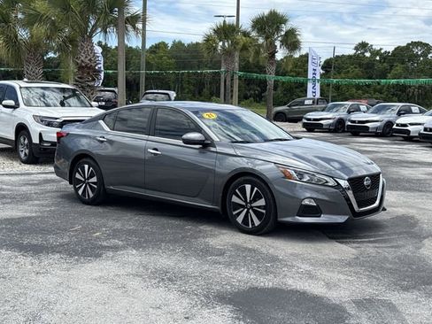 Used 2021 Nissan Altima 2.5 SV w/ SV Premium Package FWD image 5