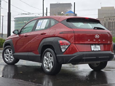 Used 2024 Hyundai Kona SE image 17
