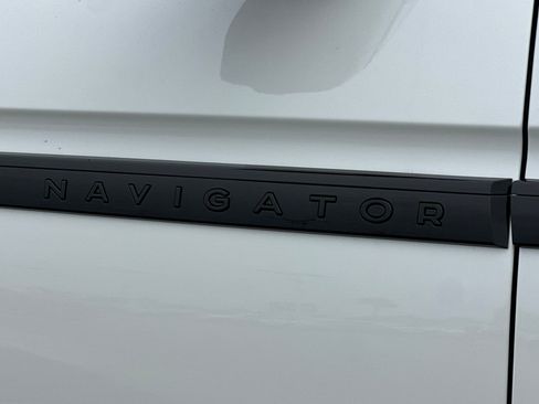 New 2025 Lincoln Navigator L Reserve w/ Jet Appearance Package image 27