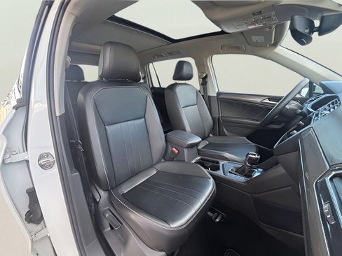Used 2022 Volkswagen Tiguan SE w/ Panoramic Sunroof Package FWD image 45