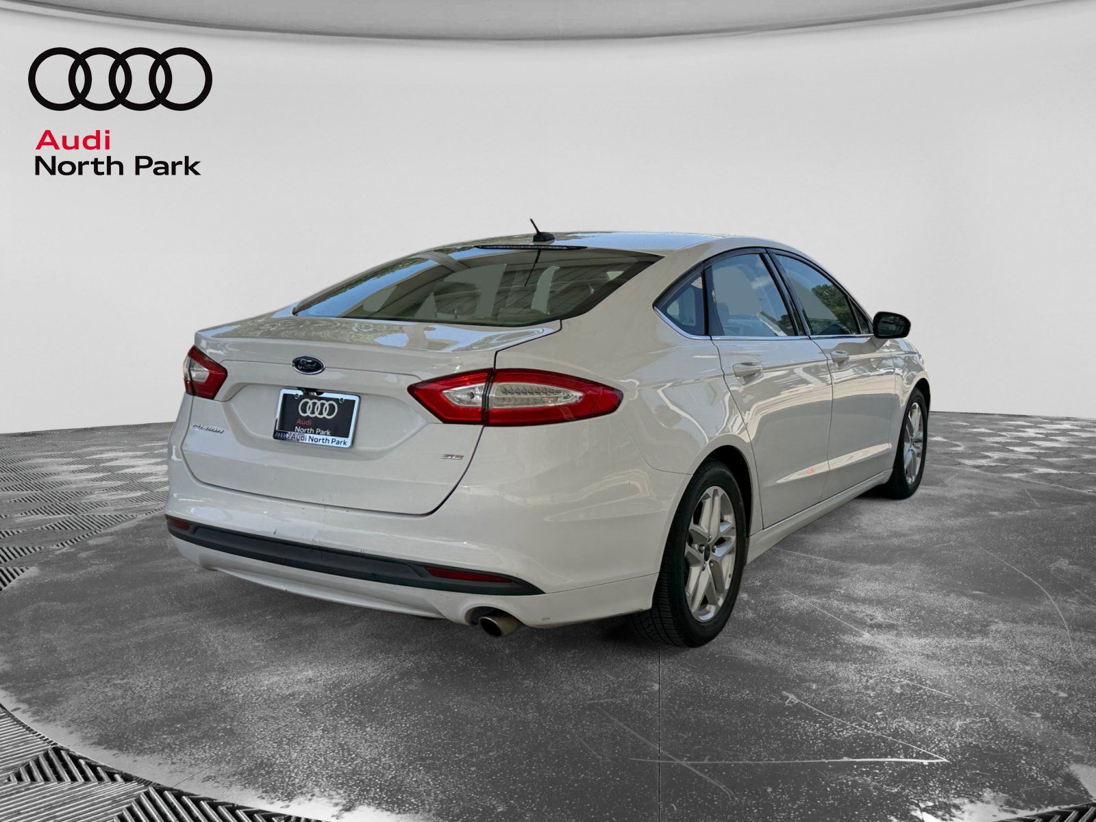 Used 2015 Ford Fusion SE FWD image 5