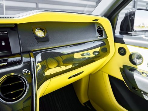 Used 2022 Rolls-Royce Cullinan Black Badge w/ Dark Exterior Package image 86