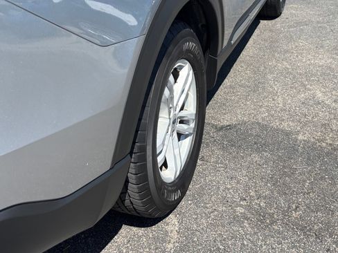 Used 2024 Ford Explorer XLT w/ Equipment Group 202A RWD image 28