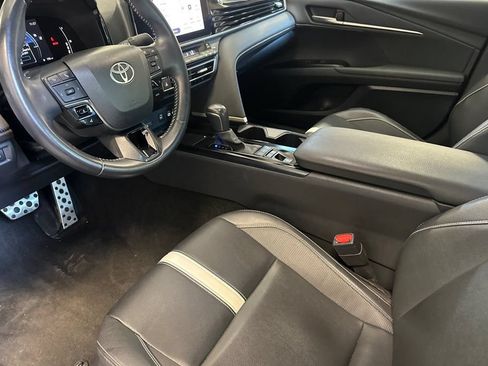 Used 2025 Toyota Camry SE FWD image 10