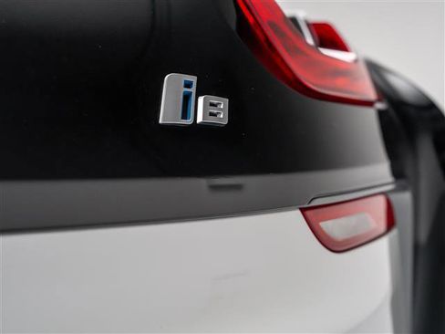 Used 2019 BMW i8 image 44
