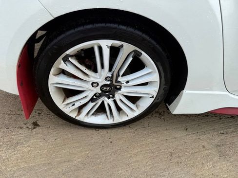 Used 2016 Hyundai Veloster Turbo FWD image 18