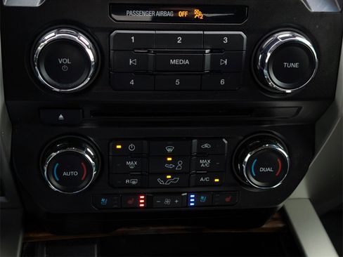 Used 2018 Ford F150 Lariat image 36