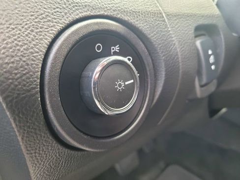 Used 2016 Ford Taurus Limited image 17