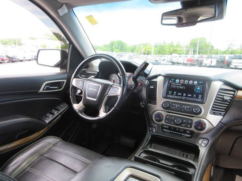 Used 2019 GMC Yukon XL Denali w/ Open Road Package AWD/4WD image 30
