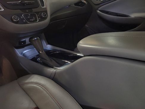 Used 2018 Chevrolet Malibu LT FWD image 26