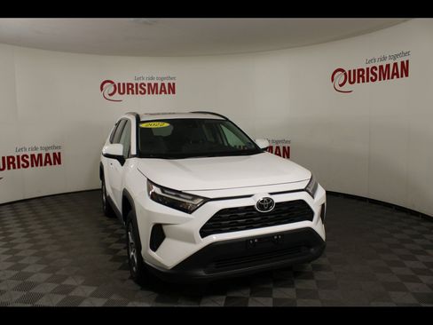 Used 2022 Toyota RAV4 XLE w/ Convenience Package AWD/4WD image 12
