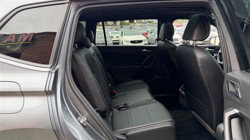 Used 2021 Volkswagen Tiguan SE R-Line AWD/4WD image 18