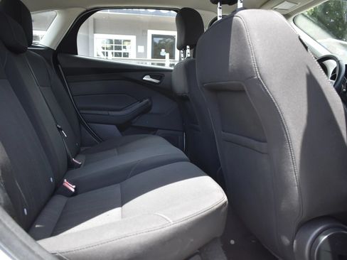 Used 2016 Ford Focus SE FWD image 9