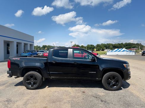 Used 2016 Chevrolet Colorado LT w/ Midnight Edition AWD/4WD image 2