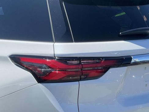 Used 2023 Chevrolet Traverse LT AWD/4WD image 11