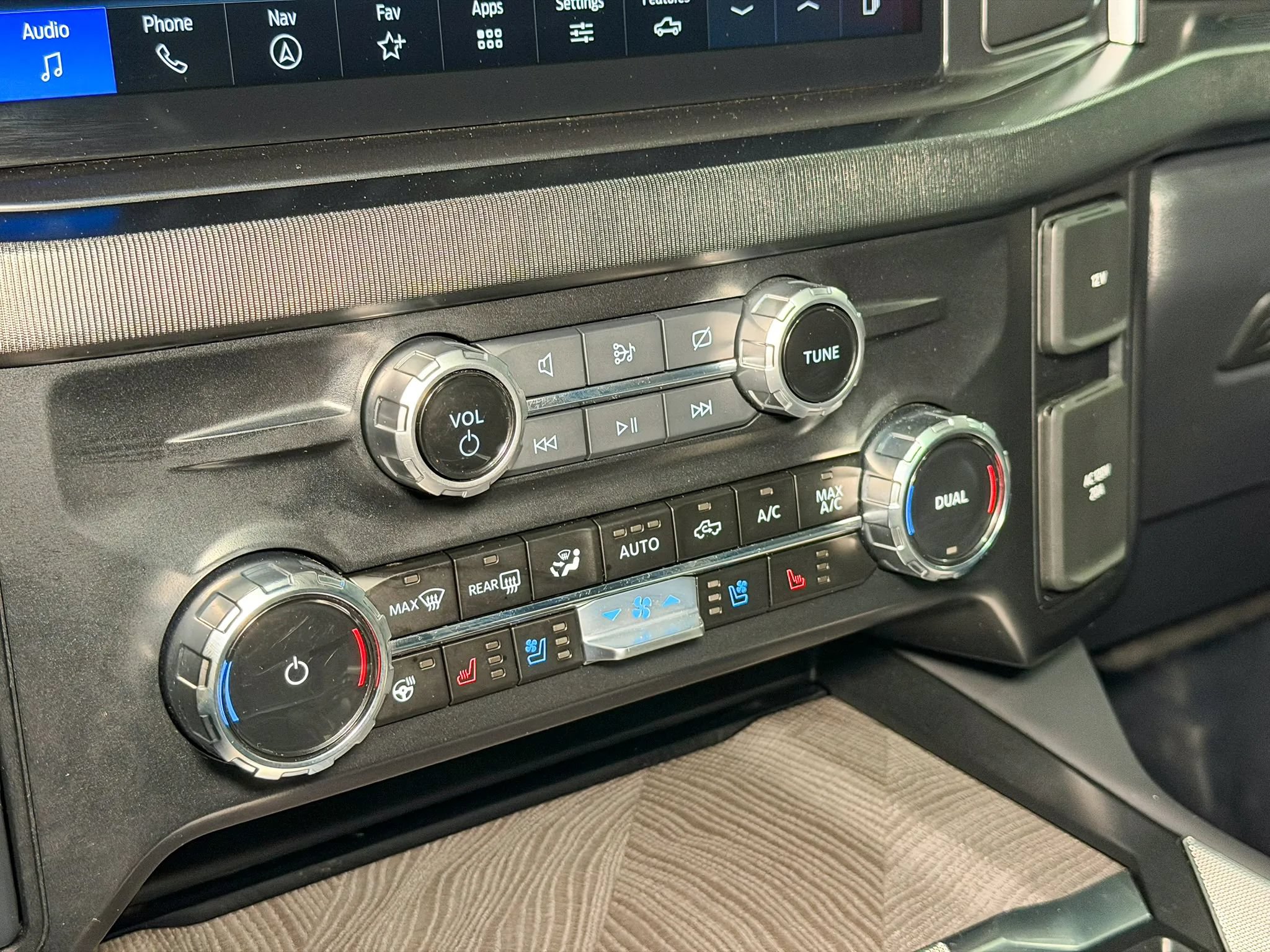 Used 2024 Ford F350 Platinum AWD/4WD image 24