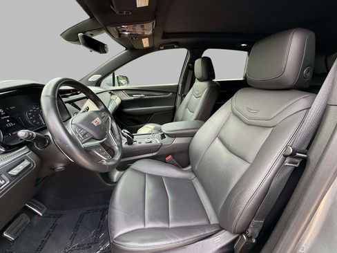 Used 2023 Cadillac XT5 Sportv w/ Technology Package AWD/4WD image 2