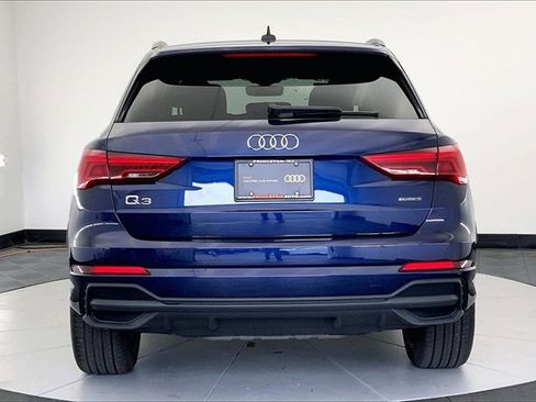 Certified 2025 Audi Q3 2.0T Premium w/ Convenience Package image 4