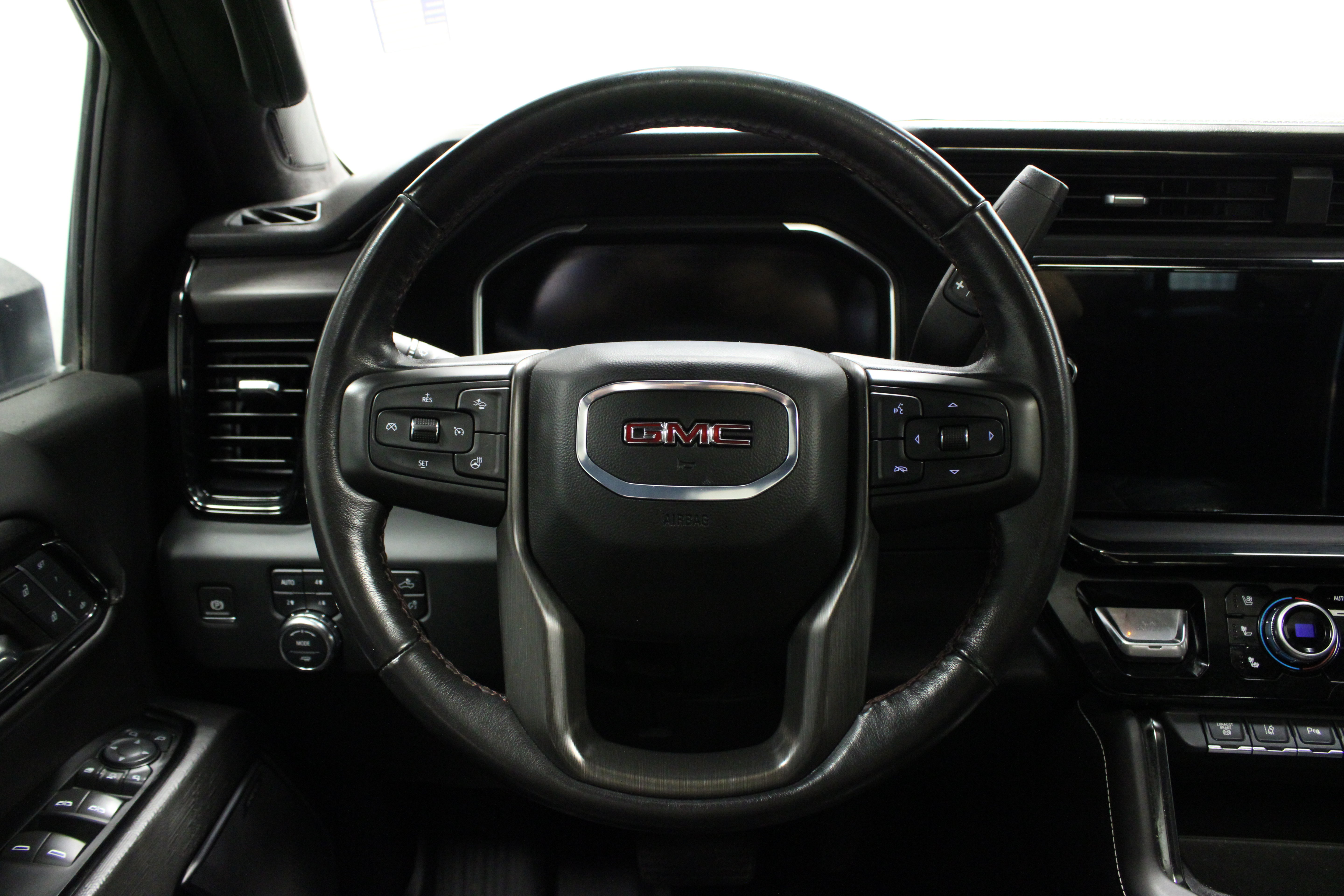 Used 2024 GMC Sierra 2500 AT4X AWD/4WD image 24