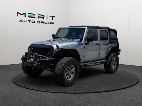 Used 2015 Jeep Wrangler Unlimited Rubicon w/ Connectivity Group AWD/4WD image 4
