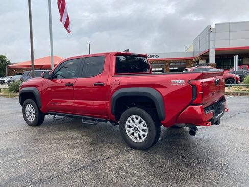 Used 2025 Toyota Tacoma TRD Off-Road AWD/4WD image 7