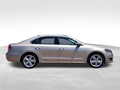 Used 2015 Volkswagen Passat TDI SE FWD image 2