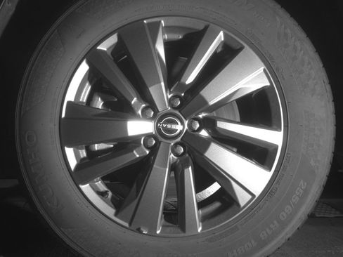 Used 2025 Nissan Pathfinder SV image 12