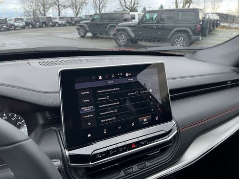 Used 2025 Jeep Compass Trailhawk image 20