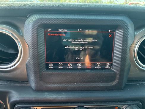 Used 2019 Jeep Wrangler Unlimited Sahara image 16