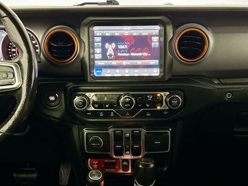 Used 2021 Jeep Gladiator Mojave AWD/4WD image 23