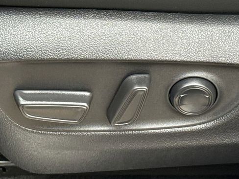 Used 2024 Toyota Highlander XLE AWD/4WD image 23