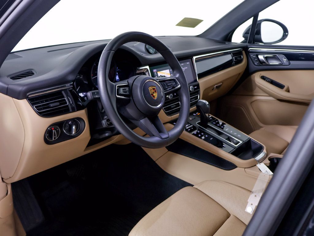 Certified 2026 Porsche Macan AWD/4WD image 4