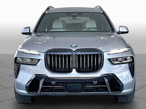 Used 2025 BMW X7 xDrive40i w/ M Sport Package AWD/4WD image 3