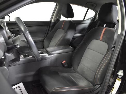 Used 2023 Nissan Sentra SR w/ Midnight Edition Package FWD image 9