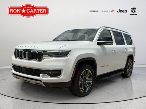 Certified 2024 Jeep Wagoneer Series II w/ Flexible Seating Group RWD image 3