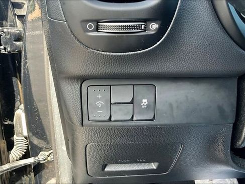Used 2016 Kia Soul + FWD image 14
