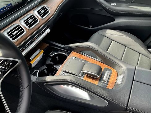 New 2025 Mercedes-Benz GLS 450 4MATIC image 8