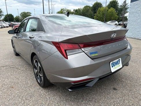 Used 2023 Hyundai Elantra Limited FWD image 3