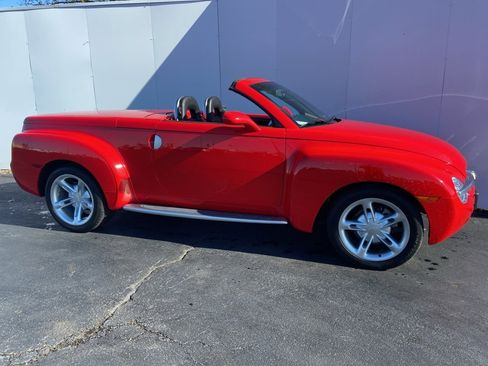 Used 2003 Chevrolet SSR w/ Preferred Equipment Group image 13