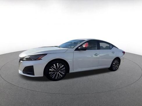 Used 2025 Nissan Altima 2.5 SV image 8