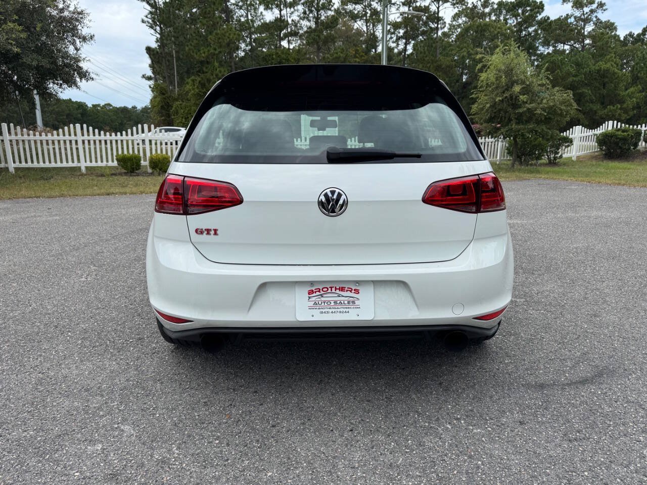 Used 2016 Volkswagen GTI SE w/ Lighting Package (SEL) FWD image 13