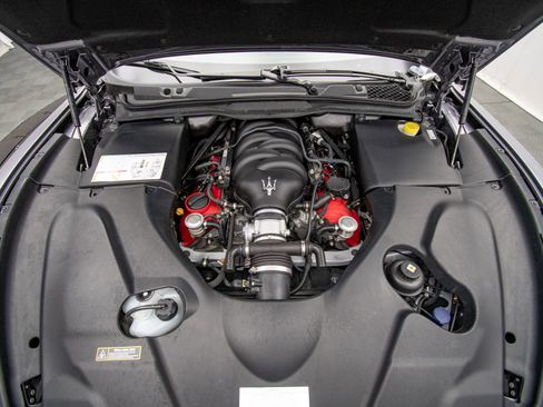Used 2018 Maserati GranTurismo MC RWD image 40