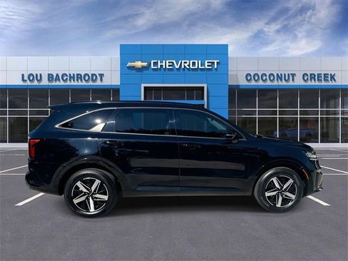 Used 2023 Kia Sorento S image 9